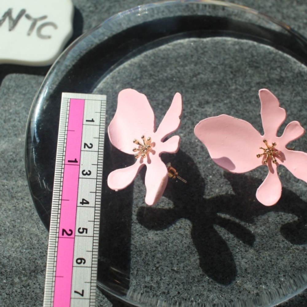 NEW Handmade Pink Lily small stud flower earrings - Picture 9 of 10